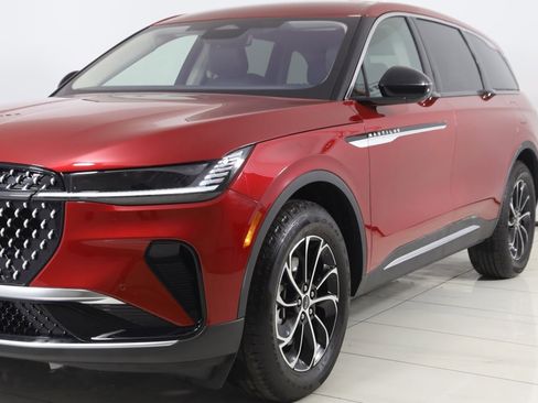 Used 2025 Lincoln Nautilus Premier image 61