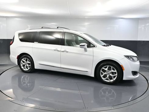 Used 2020 Chrysler Pacifica Limited FWD image 4