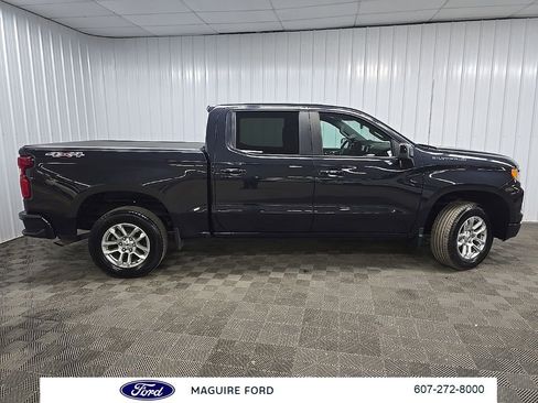 Used 2023 Chevrolet Silverado 1500 RST AWD/4WD image 2
