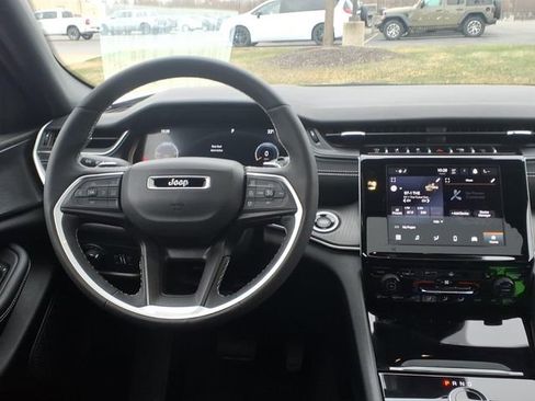 Used 2023 Jeep Grand Cherokee Altitude image 10