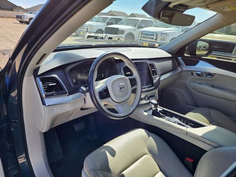 Used 2018 Volvo XC90 T5 Momentum w/ Convenience Package image 11