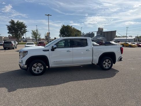 Used 2025 GMC Sierra 1500 SLT image 3