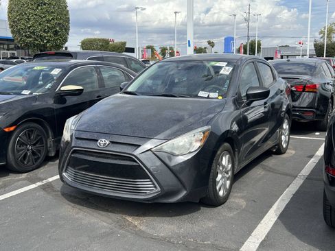 Used 2018 Toyota Yaris iA FWD image 2