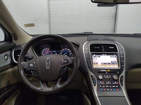 Used 2017 Lincoln MKX Reserve w/ Luxury Package FWD image 22