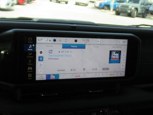 Used 2025 Jeep Gladiator Sport image 26