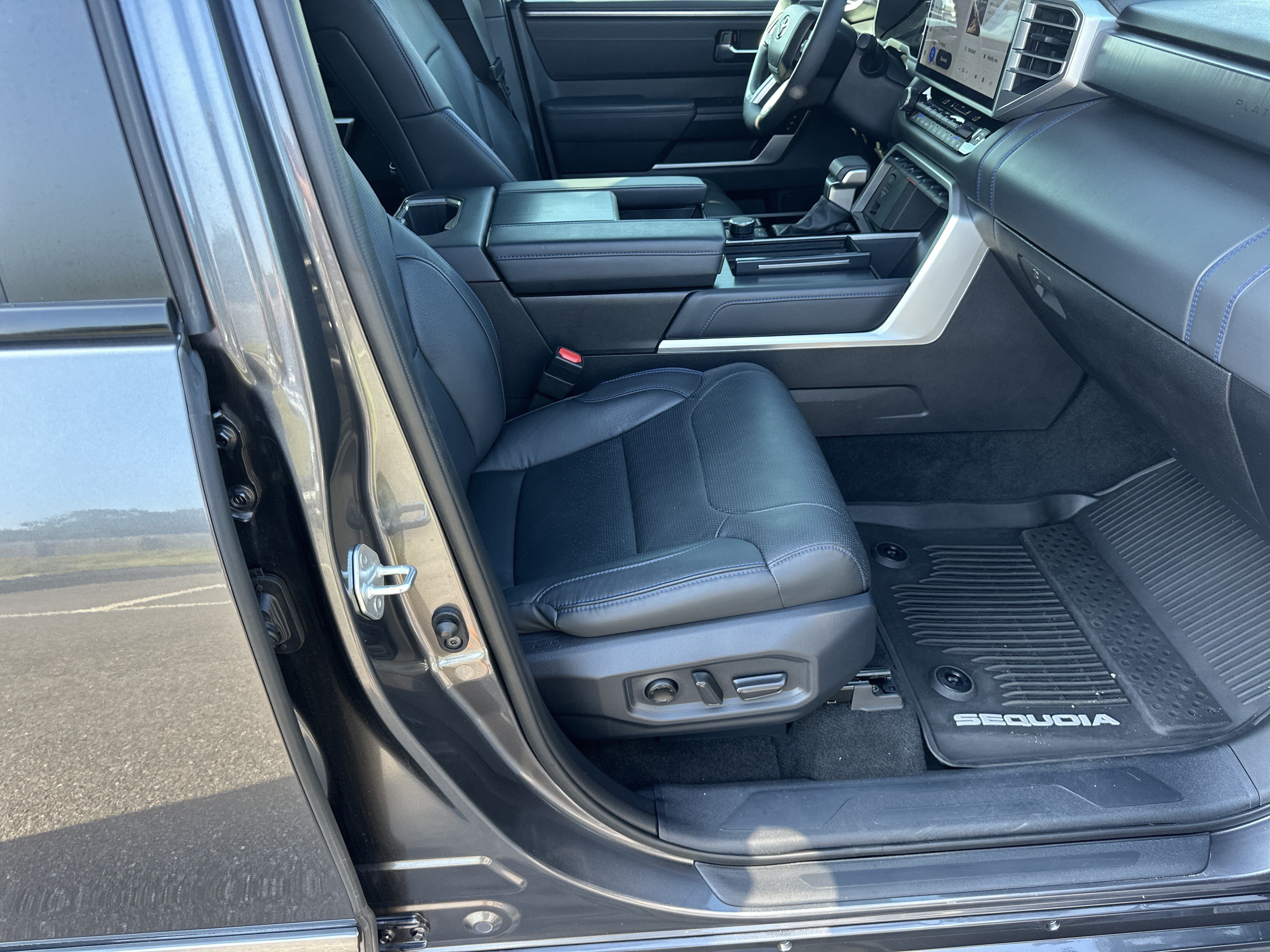 Used 2025 Toyota Sequoia Platinum AWD/4WD image 14