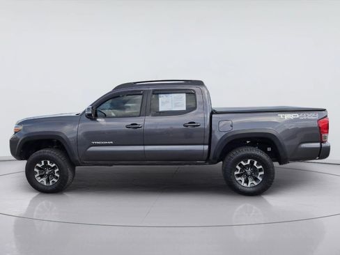Used 2017 Toyota Tacoma TRD Off-Road w/ Premium & Technology Package AWD/4WD image 5