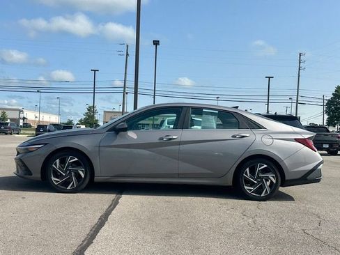Used 2024 Hyundai Elantra SEL w/ Convenience Package FWD image 3