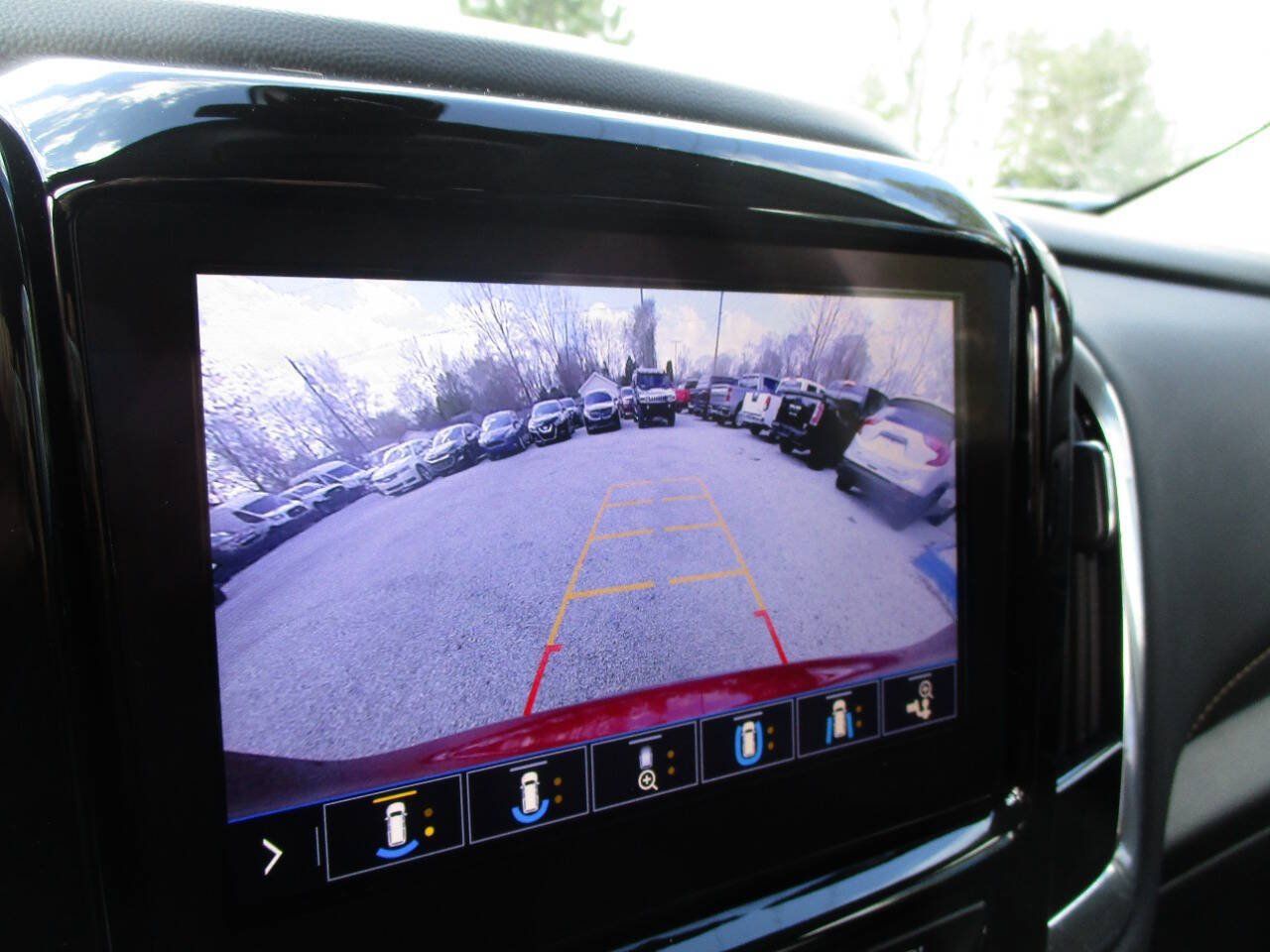 Used 2021 Chevrolet Traverse Premier AWD/4WD image 25