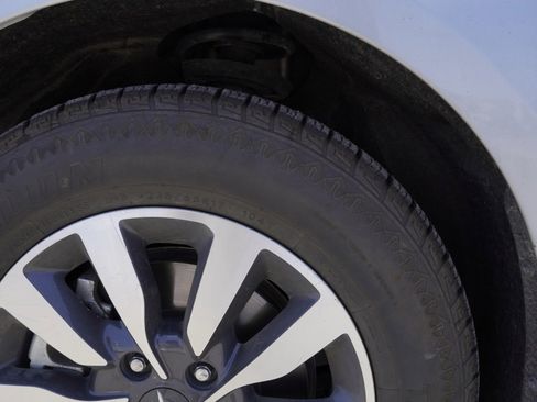 Used 2023 Chrysler Pacifica Limited image 12