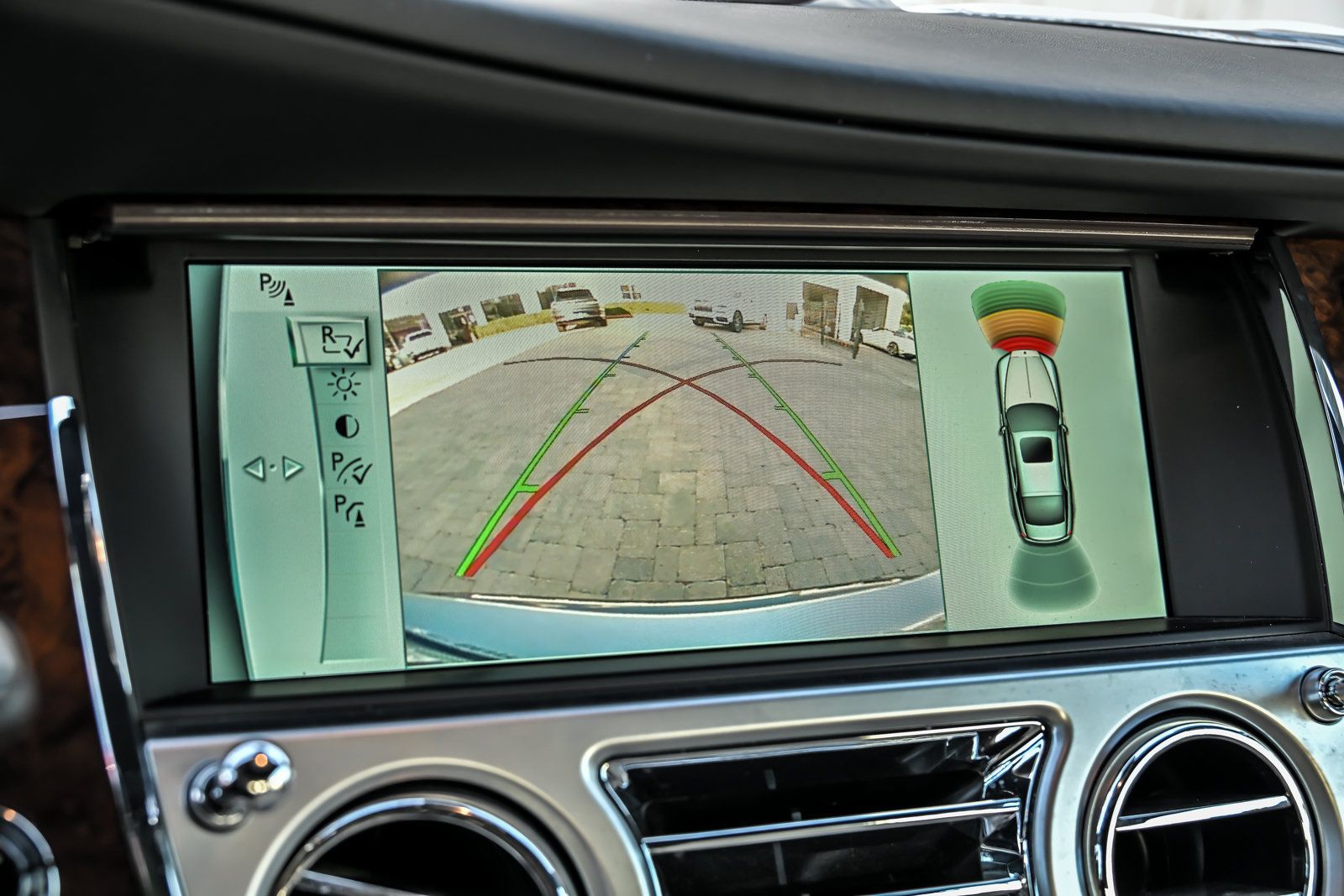 Used 2016 Rolls-Royce Wraith RWD image 33
