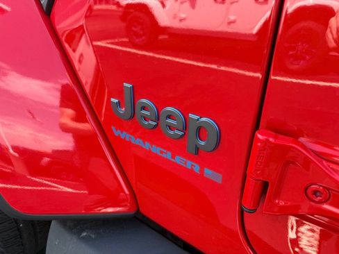Used 2025 Jeep Wrangler Unlimited Sahara AWD/4WD image 13