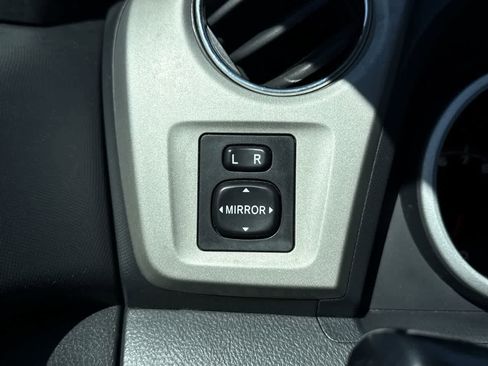 Used 2011 Toyota Matrix S image 20