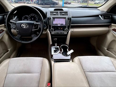 Used 2012 Toyota Camry XLE w/ Leather Pkg FWD image 16
