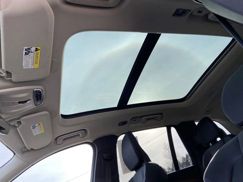 Used 2022 Volvo XC90 T6 Momentum w/ Advanced Package image 13