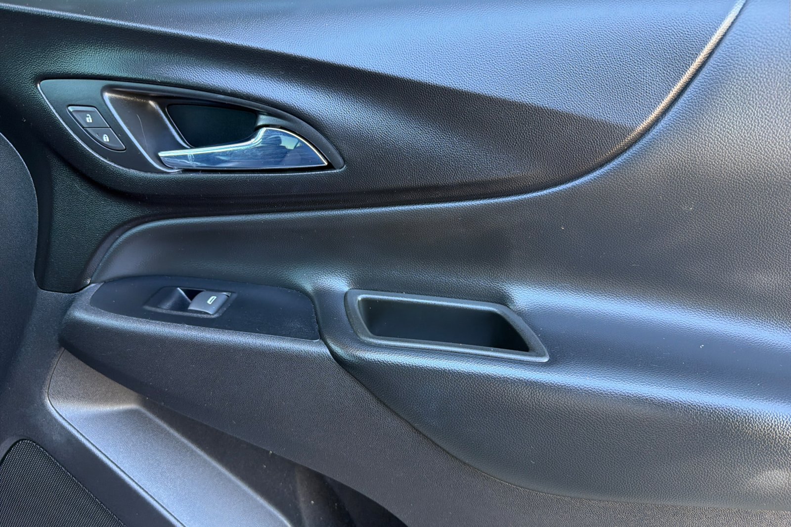 Used 2018 Chevrolet Equinox LT FWD image 22