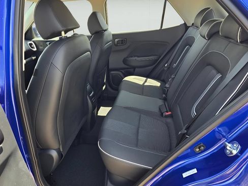 Used 2025 Hyundai Venue Limited FWD image 11