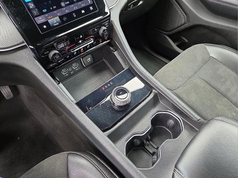 Used 2024 Jeep Grand Cherokee L Laredo image 25