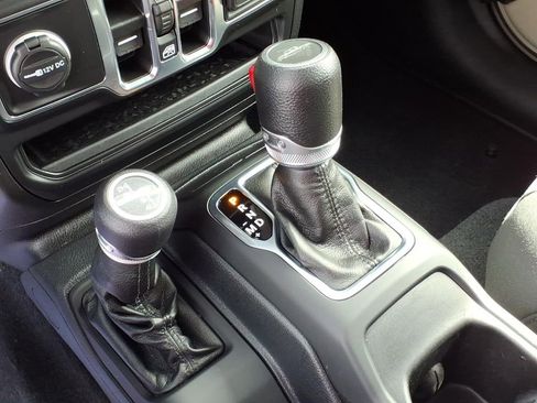 Used 2022 Jeep Gladiator Sport AWD/4WD image 21