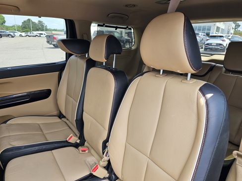 Used 2021 Kia Sedona EX w/ EX Premium Package FWD image 34