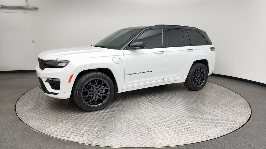 Used 2025 Jeep Grand Cherokee Summit w/ Advanced Protech Group IV AWD/4WD image 6