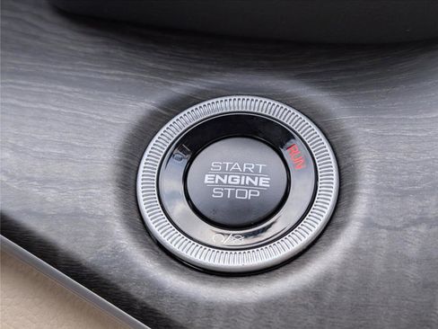 New 2025 Jeep Grand Cherokee Limited w/ Luxury Tech Group II RWD image 27