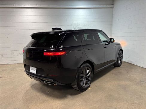 Used 2025 Land Rover Range Rover Sport SE image 6