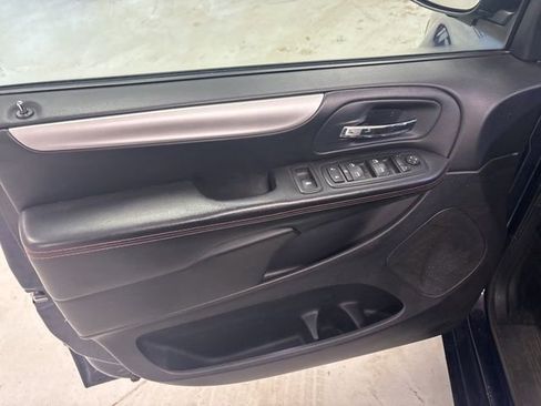 Used 2014 Dodge Grand Caravan R/T image 18