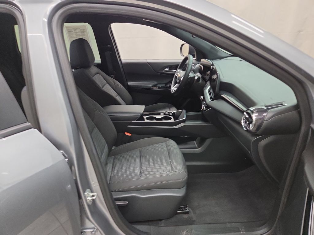 Used 2026 Chevrolet Equinox LT AWD/4WD image 12