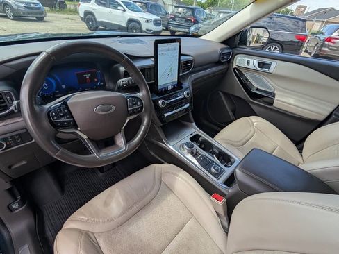 Used 2022 Ford Explorer Platinum w/ Equipment Group 601A AWD/4WD image 31