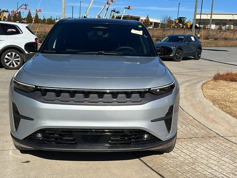 Used 2024 Jeep Wagoneer Launch Edition image 3