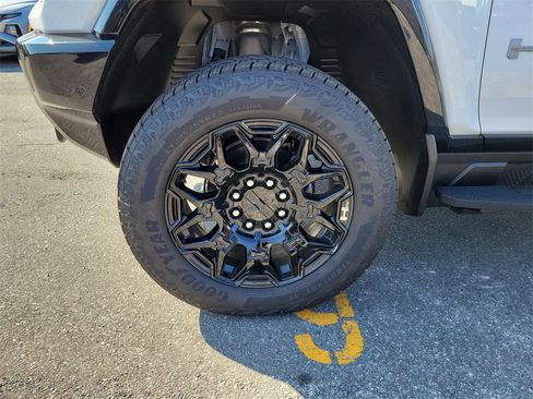 New 2026 GMC Hummer EV 4x4 Crew Cab image 3