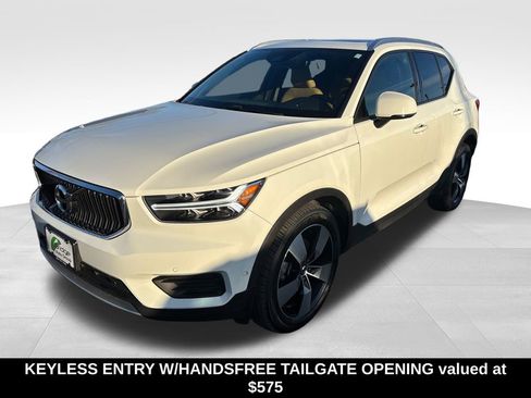 Used 2019 Volvo XC40 T5 Momentum image 4