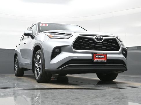 Used 2025 Toyota Highlander XLE image 27