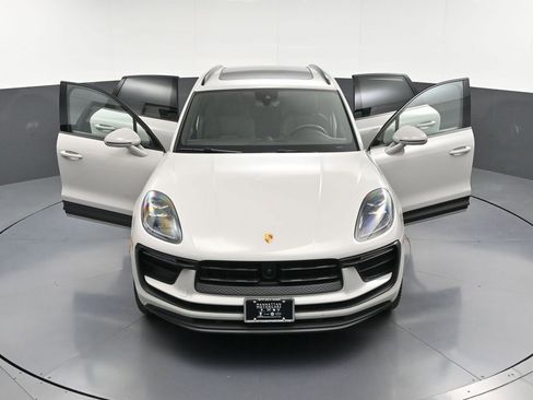 Certified 2023 Porsche Macan Turbo AWD/4WD image 32