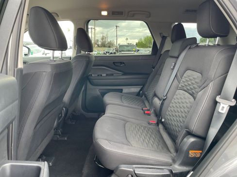 Used 2025 Nissan Pathfinder SV image 28