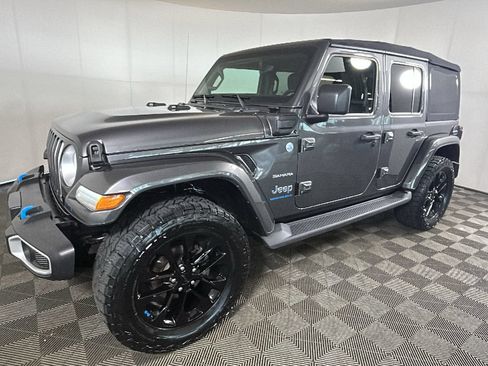 Used 2023 Jeep Wrangler Unlimited Sahara AWD/4WD image 8