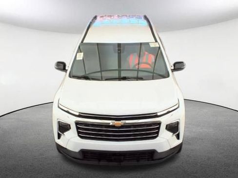 Used 2025 Chevrolet Traverse LT AWD/4WD image 2