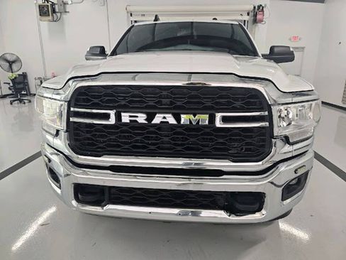 Used 2022 RAM 2500 Tradesman w/ Chrome Appearance Group AWD/4WD image 2