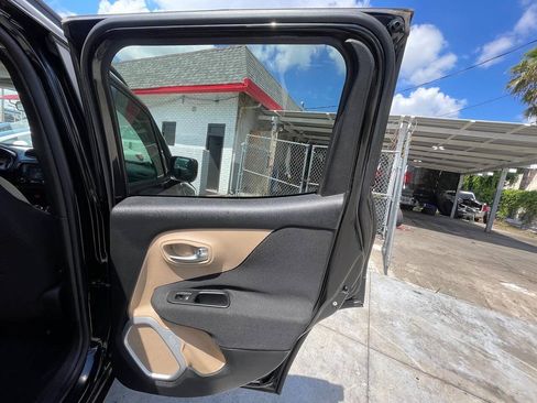 Used 2015 Jeep Renegade Latitude w/ Cold Weather Group II FWD image 15