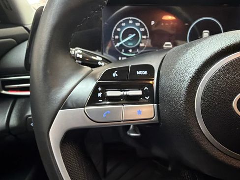 Used 2025 Hyundai Elantra SEL FWD image 17