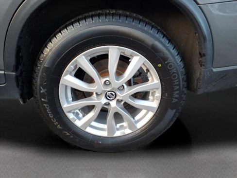 Used 2018 Nissan Rogue SV image 19