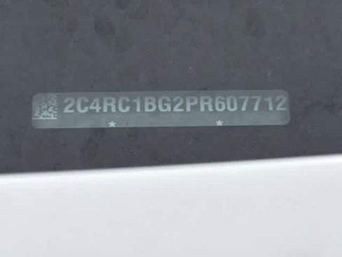 Used 2023 Chrysler Pacifica Touring-L image 28