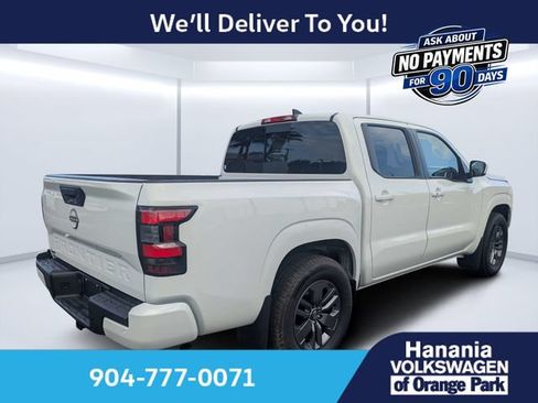 Used 2025 Nissan Frontier SV w/ SV Convenience Package RWD image 3