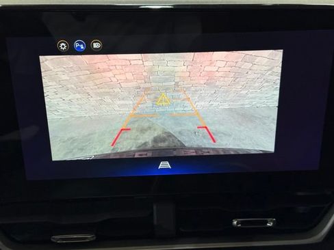 Used 2025 Chevrolet Equinox LT FWD image 9