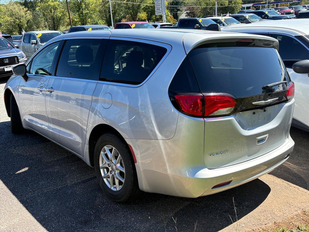 Used 2023 Chrysler Voyager LX FWD image 8
