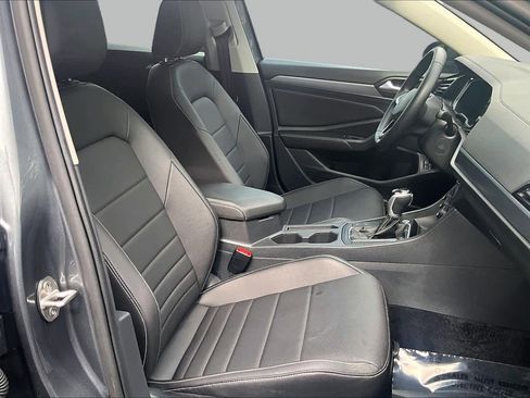 Used 2023 Volkswagen Jetta SE w/ Panoramic Sunroof Package FWD image 8