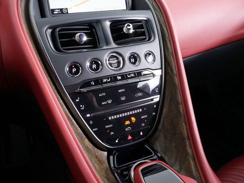 Used 2018 Aston Martin DB11 V12 image 16