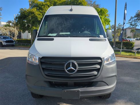 Used 2024 Mercedes-Benz Sprinter 2500 image 3