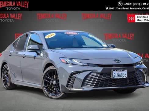 Certified 2025 Toyota Camry SE FWD image 1